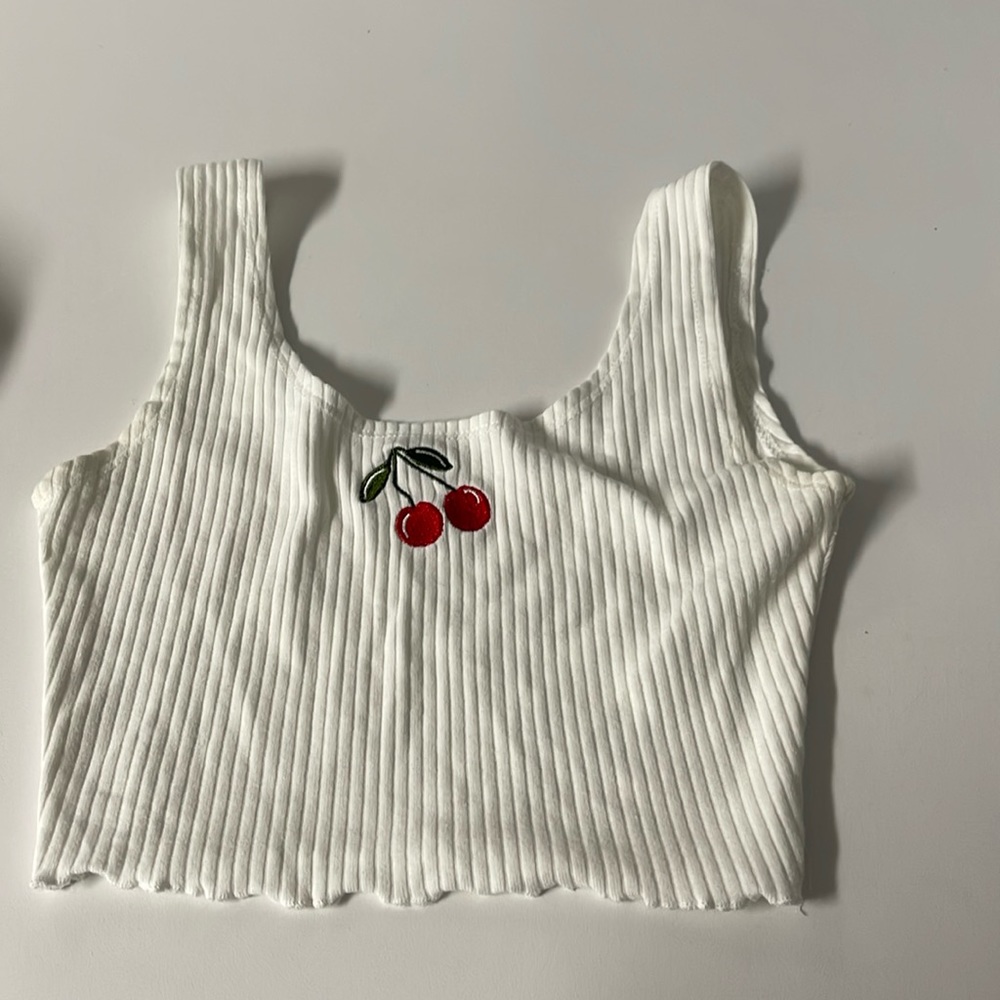 EUC Ribbed white Crop Top w Cherries XS
